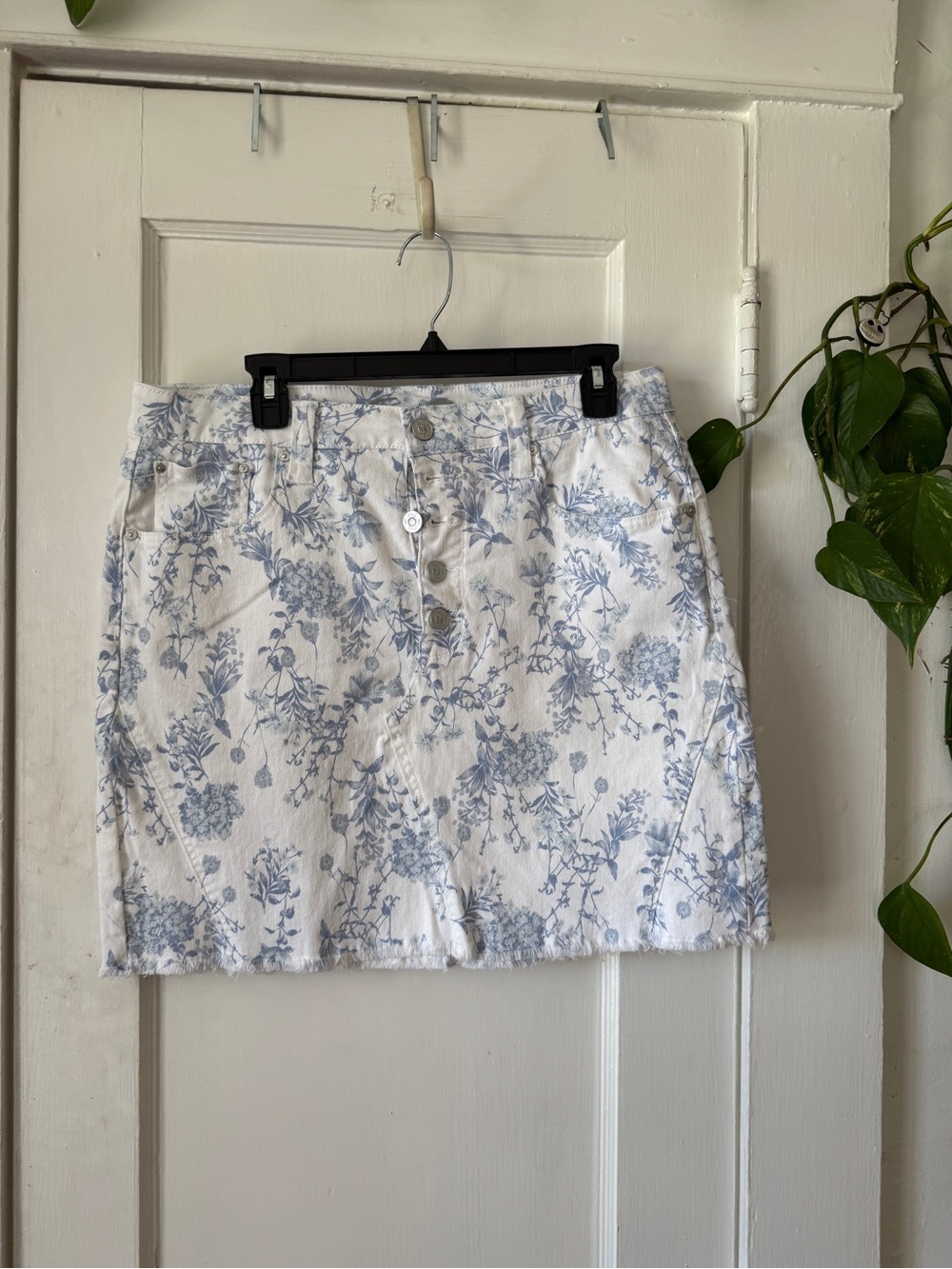 Seven7 White and Light Blue Floral Denim Skirt size 10